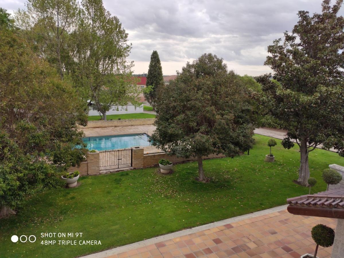 Villa Blanca Con Piscina A 15 Minutos De Toledo - Apartamentos Aloha Toledo Olías del Rey Exteriör bild